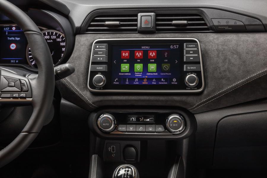 Детали интерьера Nissan Micra N-Sport (K14) 2019 года  (WW) (фото 27 из 43)